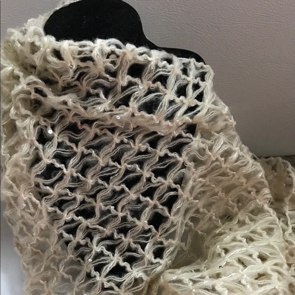 Women’s netted infinity scarf